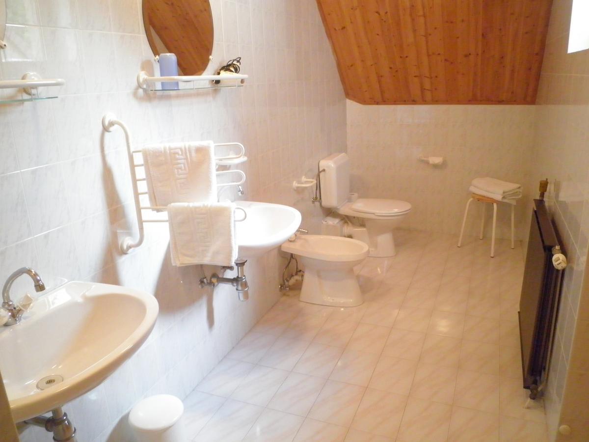 Dreibettzimmer mit Balkon